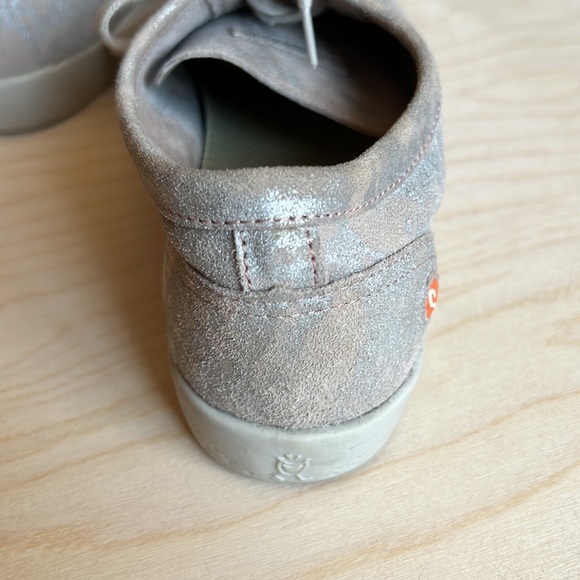 Beautiful, soft Leather sneakers- Softinos brand. Size 40 / US 9. - Picture 7 of 9